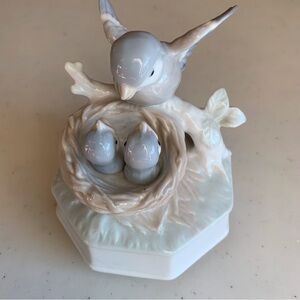 Otigiri Japan Music Box Bird & Babies “I’d Like to Teach the World to Sing”